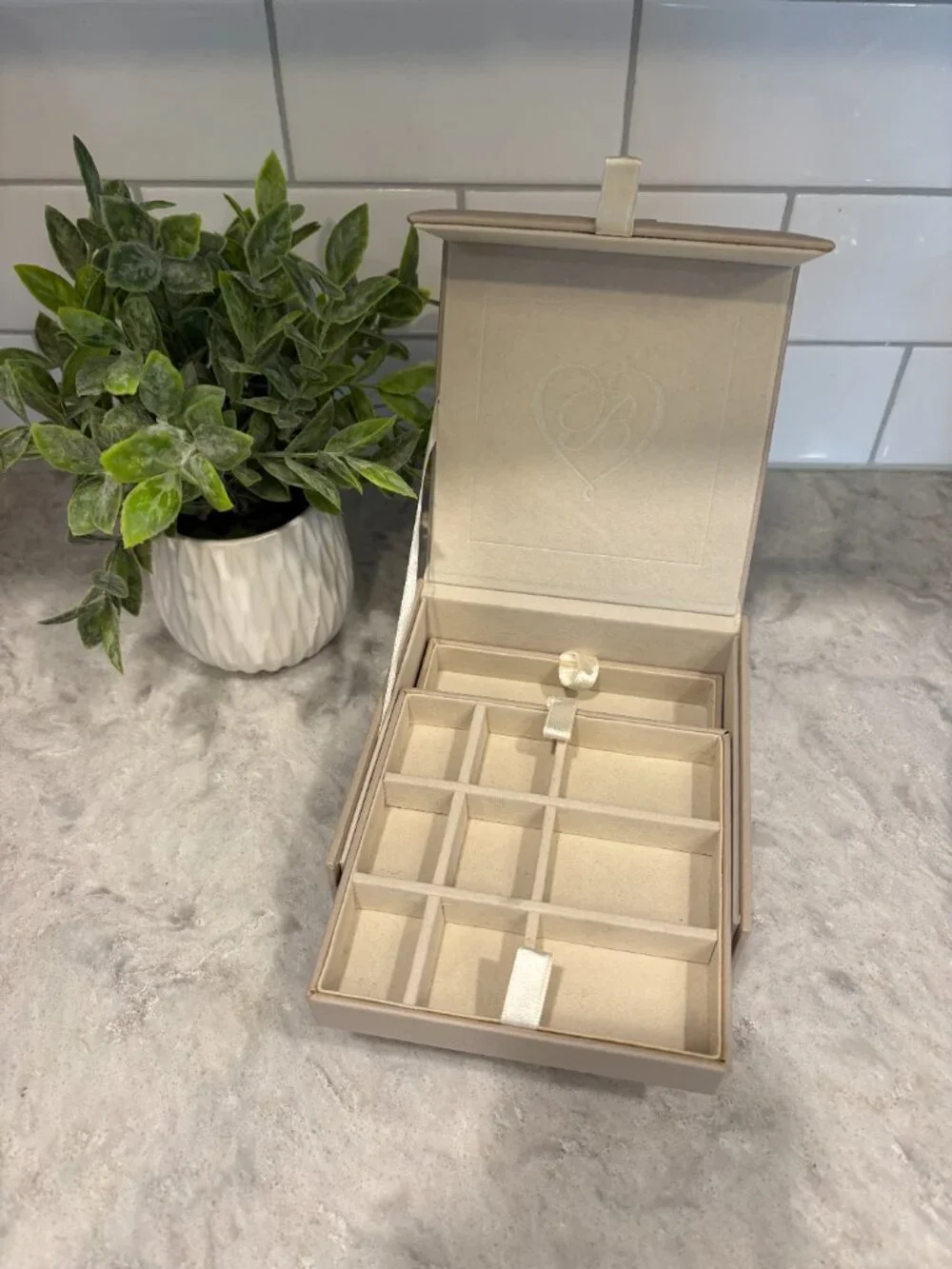 Brighton Jewelry Box Embossed Tan Faux Leather Travel Dresser Box